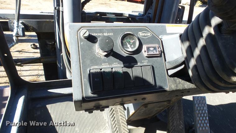 image for item FQ9298 2004 Taylor T250S forklift