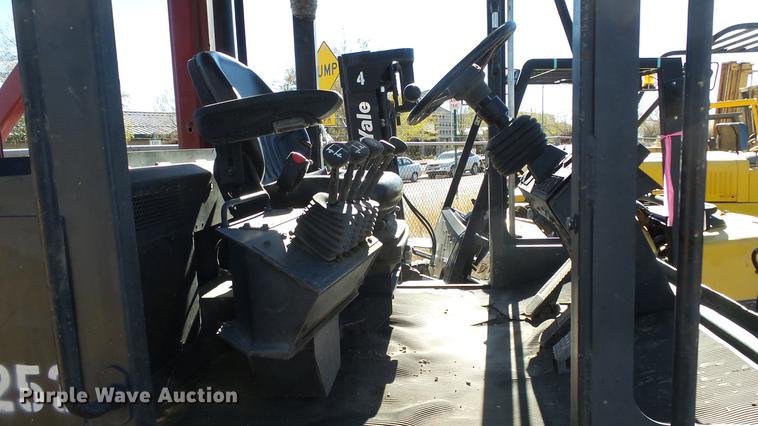 image for item FQ9298 2004 Taylor T250S forklift