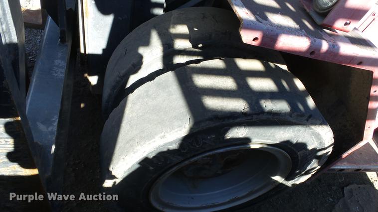 image for item FQ9298 2004 Taylor T250S forklift