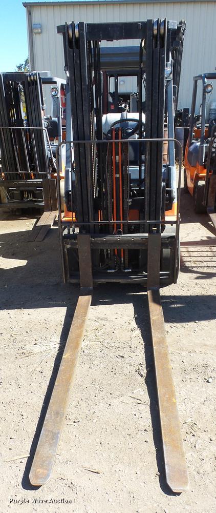 image for item FQ9315 2000 Toyota 7FGCU25 forklift