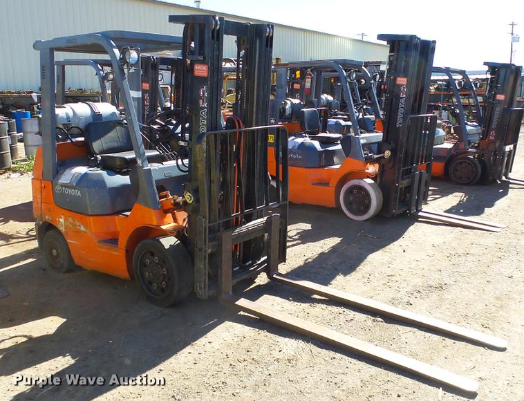 image for item FQ9315 2000 Toyota 7FGCU25 forklift