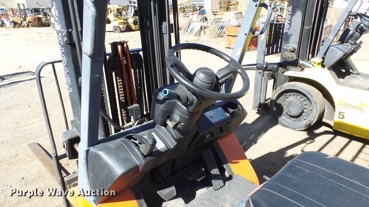 image for item FQ9315 2000 Toyota 7FGCU25 forklift