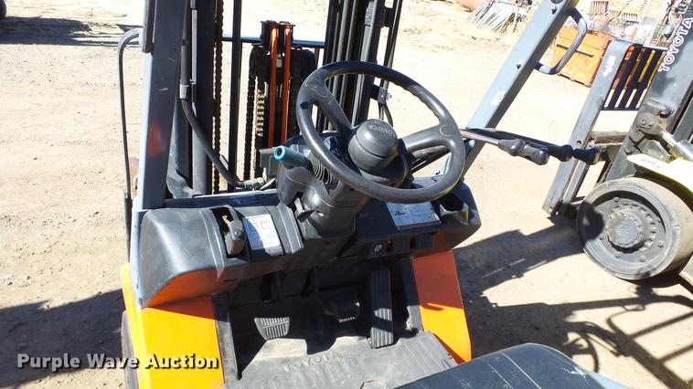 image for item FQ9315 2000 Toyota 7FGCU25 forklift