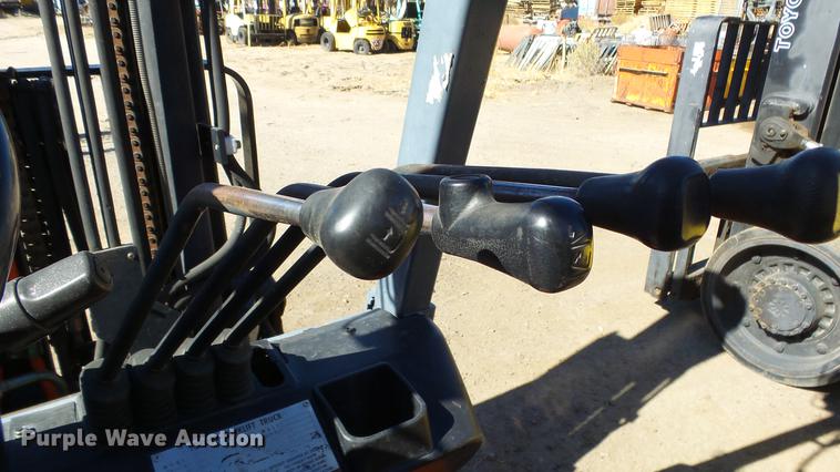 image for item FQ9315 2000 Toyota 7FGCU25 forklift