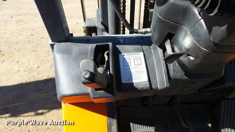 image for item FQ9315 2000 Toyota 7FGCU25 forklift