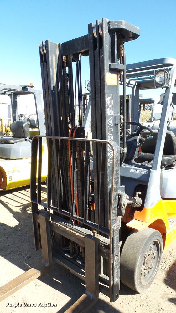 image for item FQ9315 2000 Toyota 7FGCU25 forklift