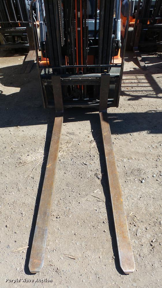 image for item FQ9315 2000 Toyota 7FGCU25 forklift