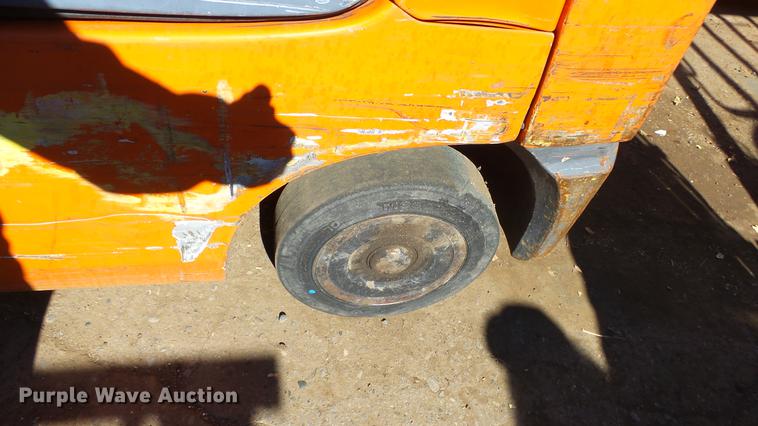 image for item FQ9315 2000 Toyota 7FGCU25 forklift
