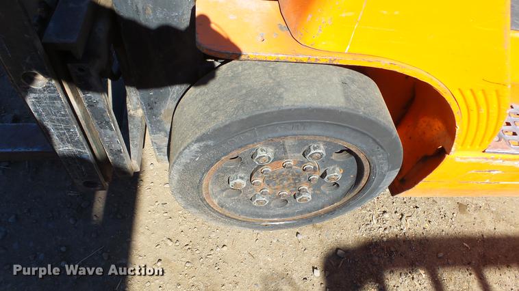 image for item FQ9315 2000 Toyota 7FGCU25 forklift