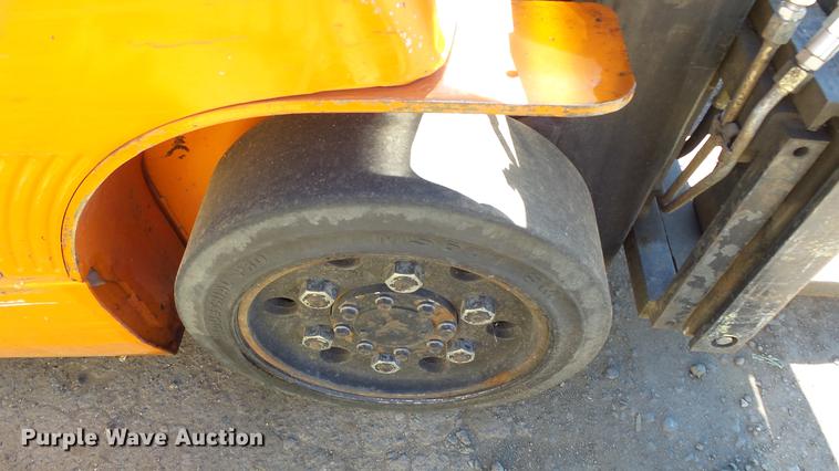 image for item FQ9315 2000 Toyota 7FGCU25 forklift