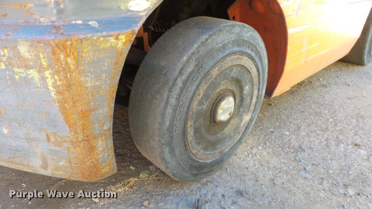 image for item FQ9315 2000 Toyota 7FGCU25 forklift