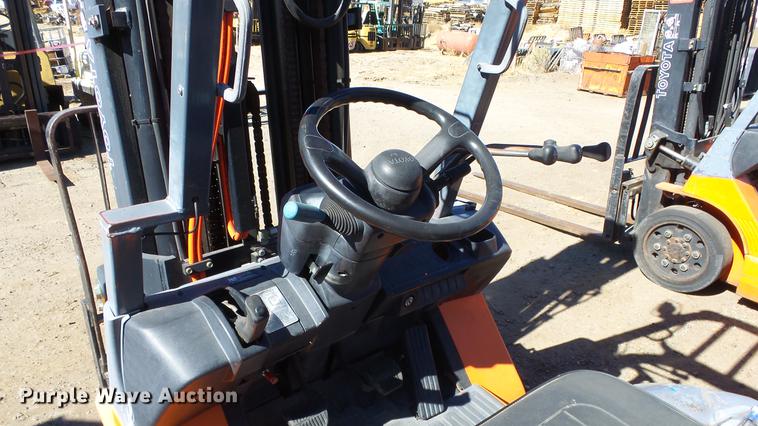 image for item FQ9317 Toyota forklift