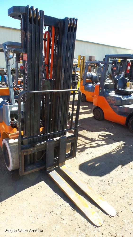 image for item FQ9317 Toyota forklift