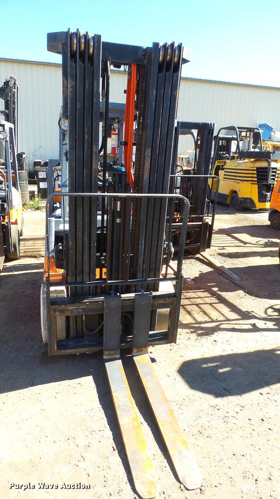 image for item FQ9317 Toyota forklift