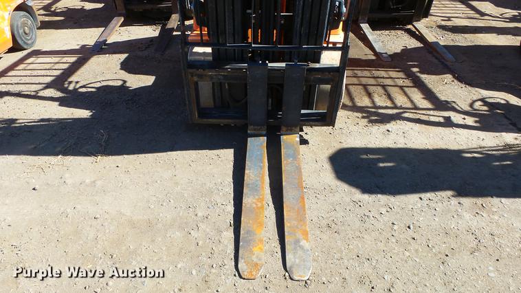 image for item FQ9317 Toyota forklift