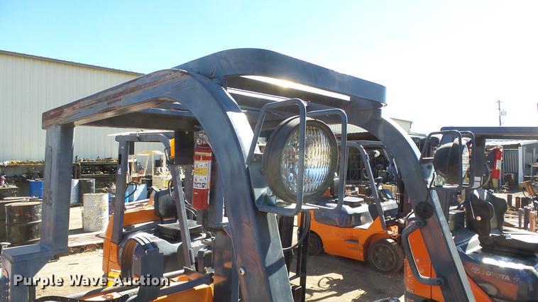 image for item FQ9317 Toyota forklift