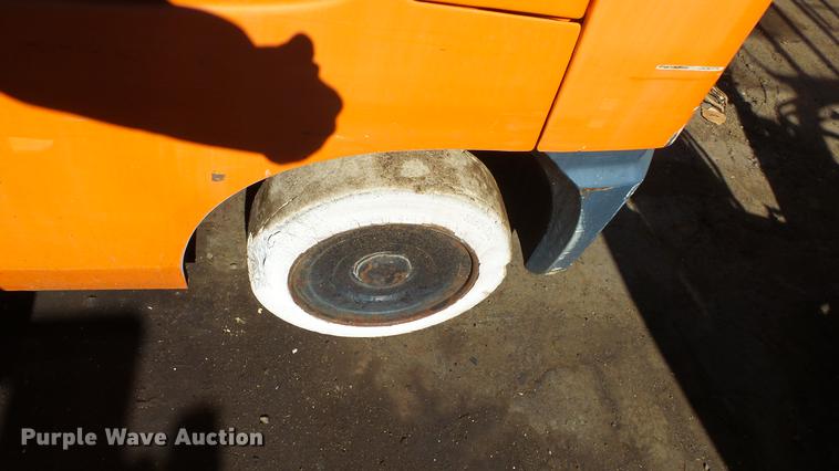image for item FQ9317 Toyota forklift