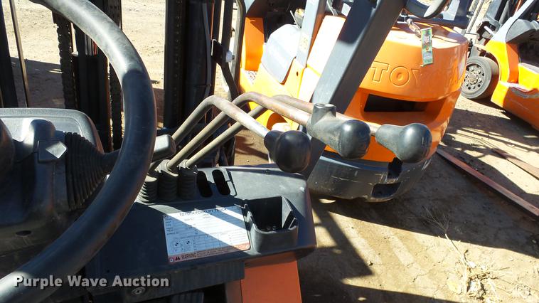 image for item FQ9318 Toyota 7FGCU25 forklift
