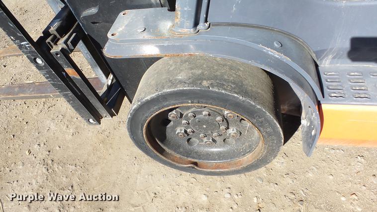 image for item FQ9319 2008 Toyota 8FGCU25 forklift