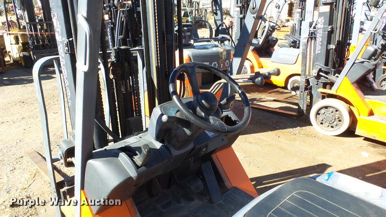 image for item FQ9320 Toyota 7FGCU25 forklift