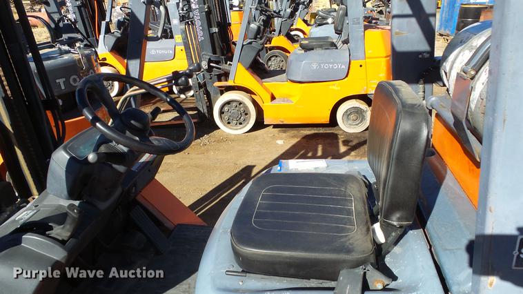 image for item FQ9320 Toyota 7FGCU25 forklift