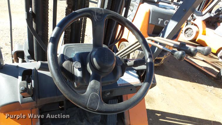 image for item FQ9320 Toyota 7FGCU25 forklift