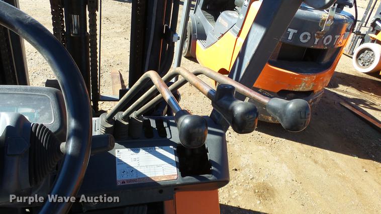 image for item FQ9320 Toyota 7FGCU25 forklift