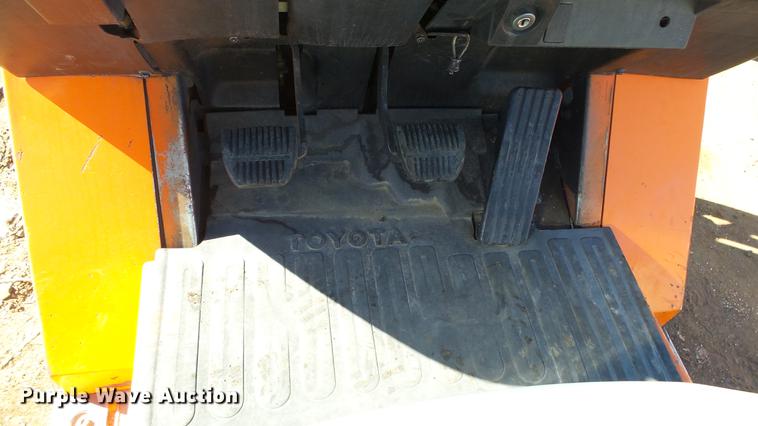image for item FQ9320 Toyota 7FGCU25 forklift