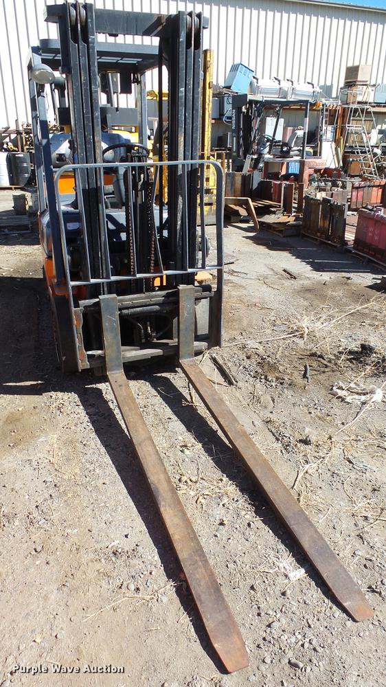 image for item FQ9320 Toyota 7FGCU25 forklift