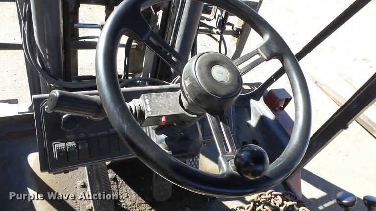 image for item FQ9321 2004 Taylor T-250S forklift