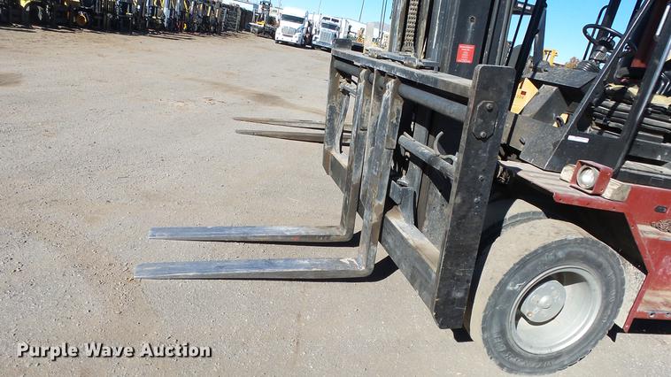 image for item FQ9321 2004 Taylor T-250S forklift