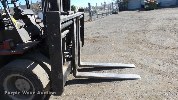 image for item FQ9321 2004 Taylor T-250S forklift