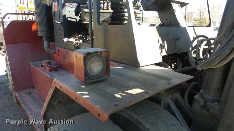 image for item FQ9321 2004 Taylor T-250S forklift