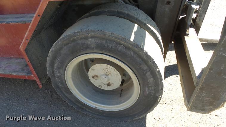 image for item FQ9321 2004 Taylor T-250S forklift