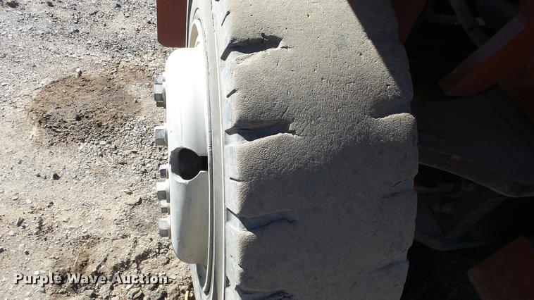 image for item FQ9321 2004 Taylor T-250S forklift