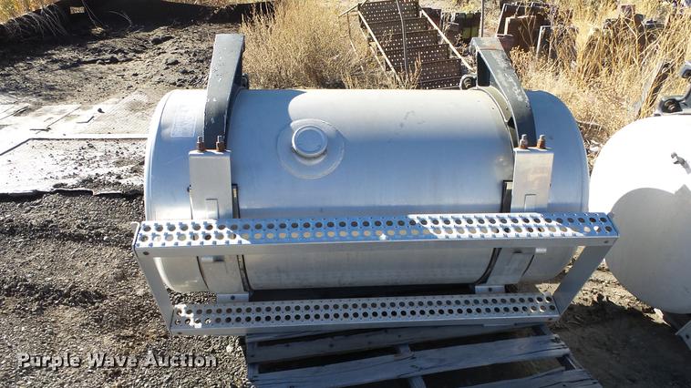 image for item FQ9417 (2) Freightliner saddle fuel tanks