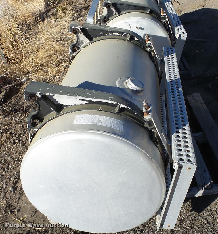 image for item FQ9417 (2) Freightliner saddle fuel tanks