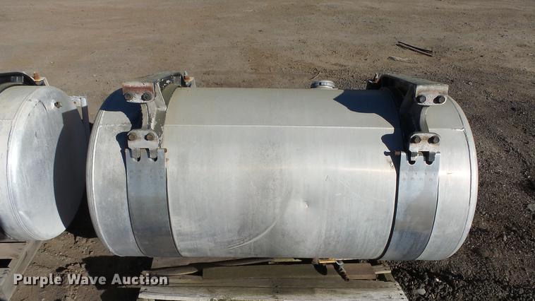 image for item FQ9417 (2) Freightliner saddle fuel tanks