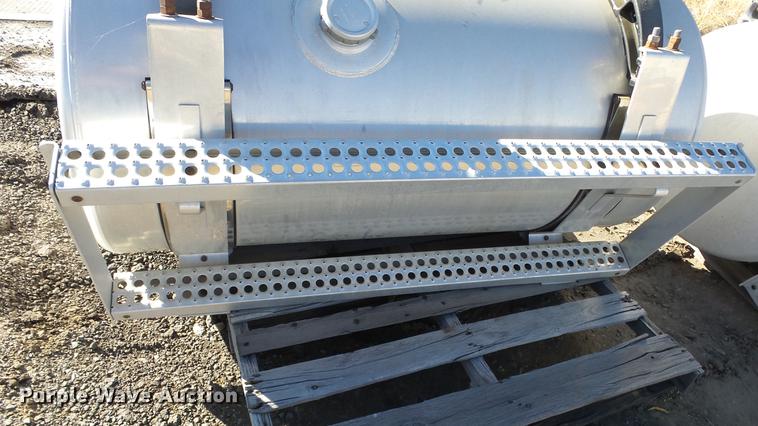 image for item FQ9417 (2) Freightliner saddle fuel tanks