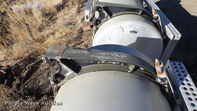 image for item FQ9417 (2) Freightliner saddle fuel tanks