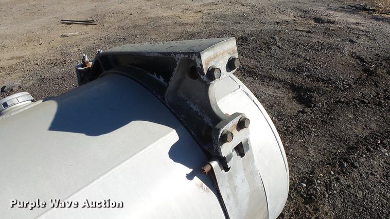 image for item FQ9417 (2) Freightliner saddle fuel tanks