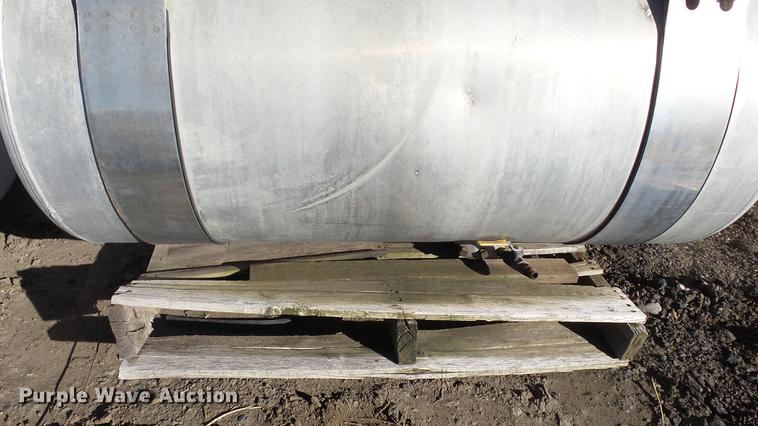 image for item FQ9417 (2) Freightliner saddle fuel tanks