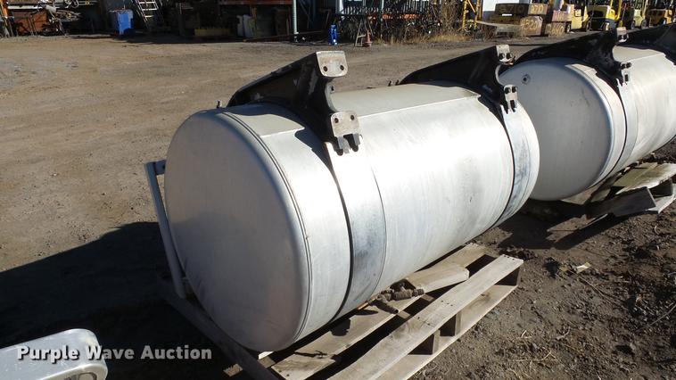image for item FQ9417 (2) Freightliner saddle fuel tanks