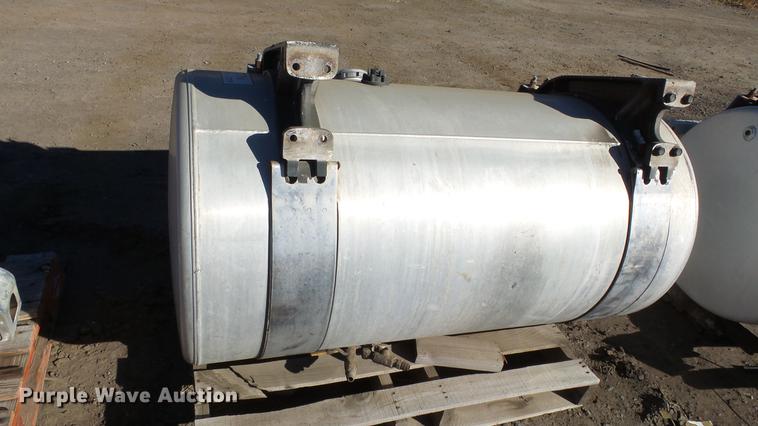 image for item FQ9417 (2) Freightliner saddle fuel tanks