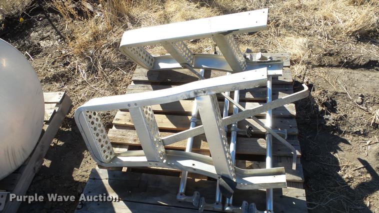 image for item FQ9417 (2) Freightliner saddle fuel tanks