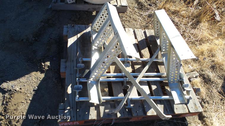 image for item FQ9417 (2) Freightliner saddle fuel tanks