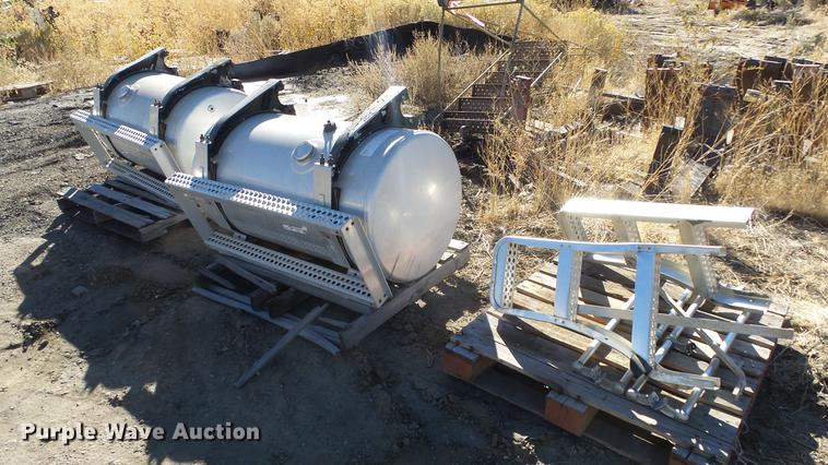 image for item FQ9417 (2) Freightliner saddle fuel tanks