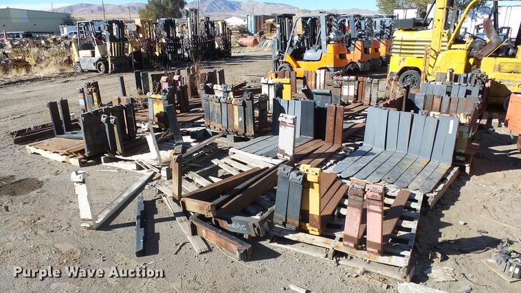 image for item FQ9418 Approximately 175 sets of forks