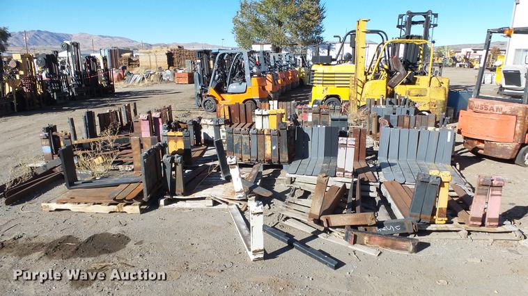 image for item FQ9418 Approximately 175 sets of forks