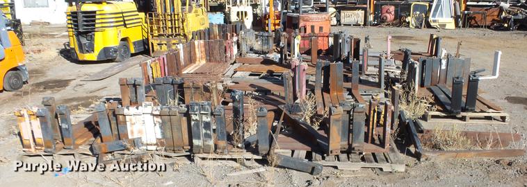 image for item FQ9418 Approximately 175 sets of forks